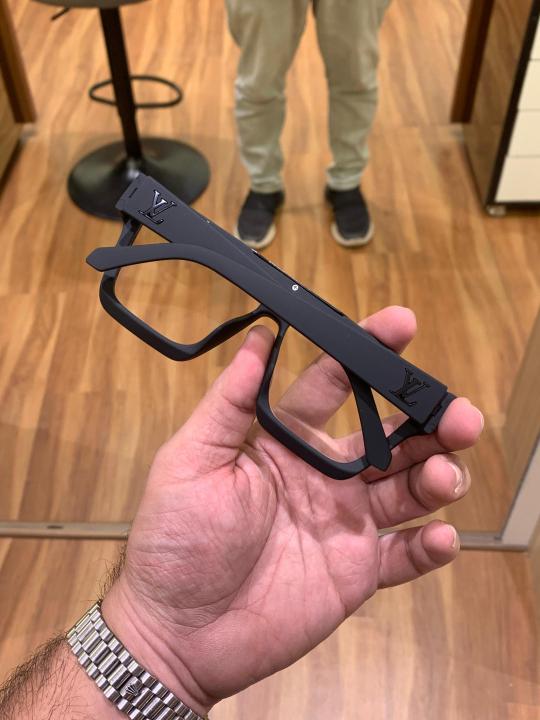 Louis_vuitton_square_evidence_1502_black_plano