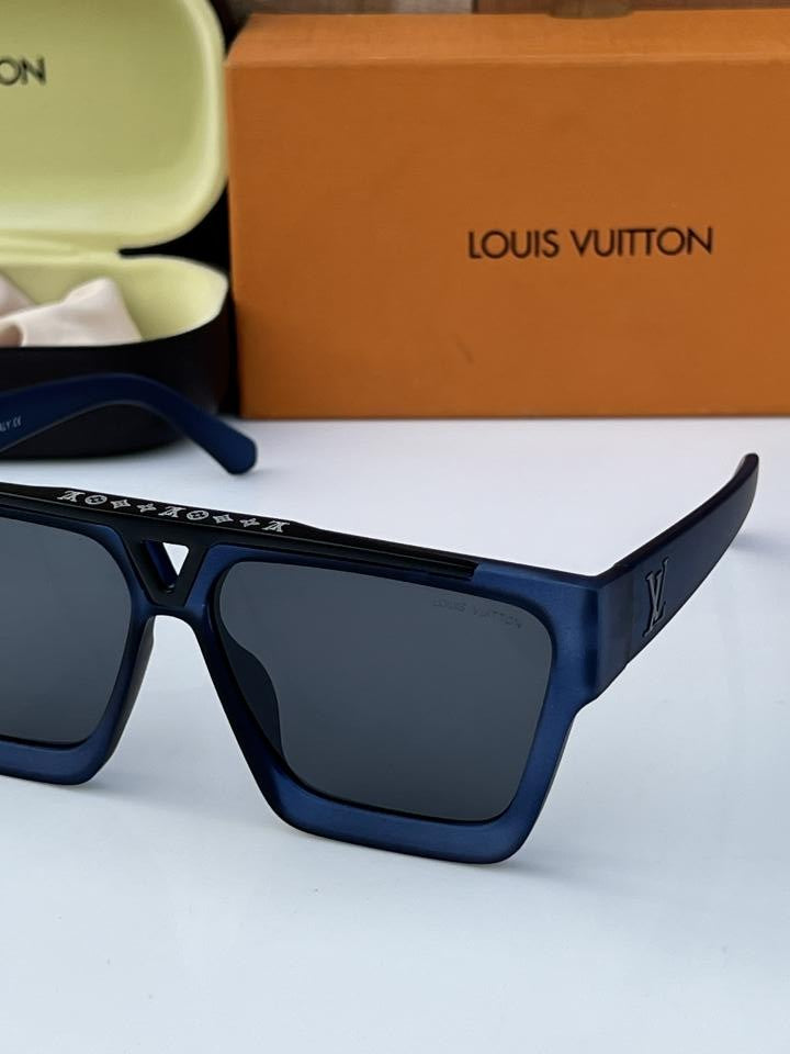 Loui_s_vuitto_n_1502_blue