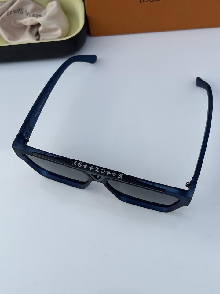 Loui_s_vuitto_n_1502_blue