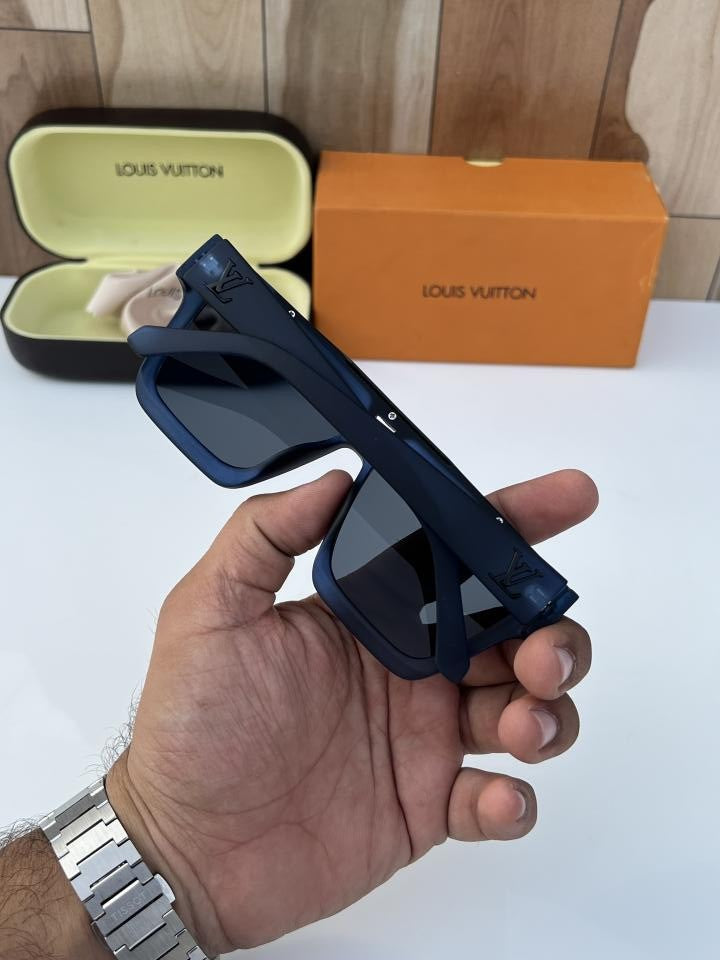 Loui_s_vuitto_n_1502_blue