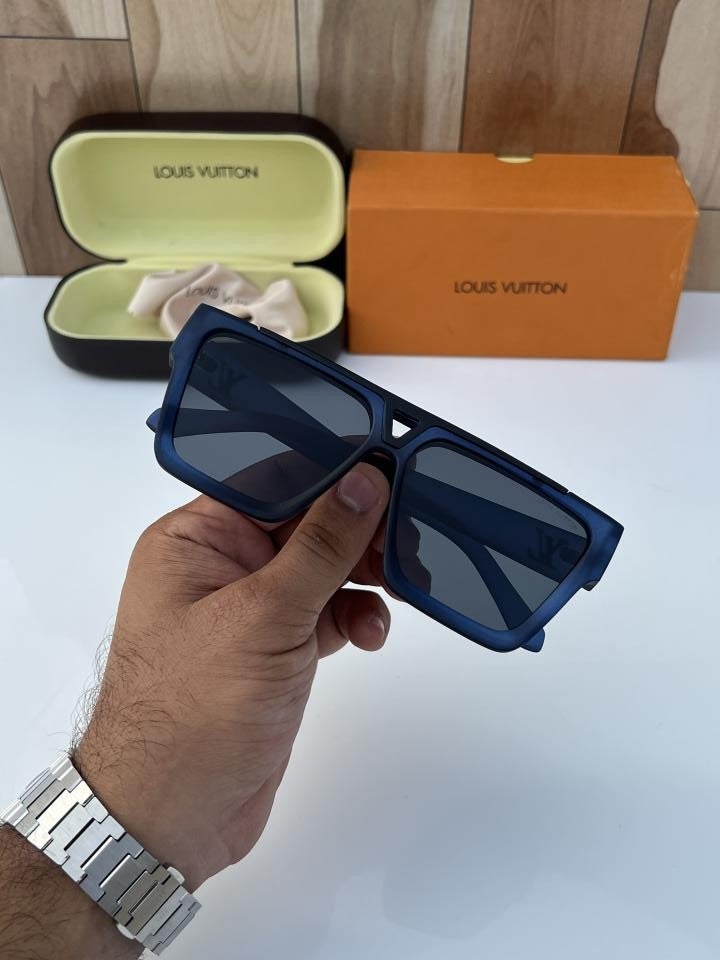 Loui_s_vuitto_n_1502_blue