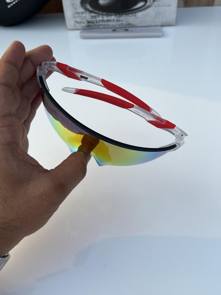 Oakl_ey_9471_white_red