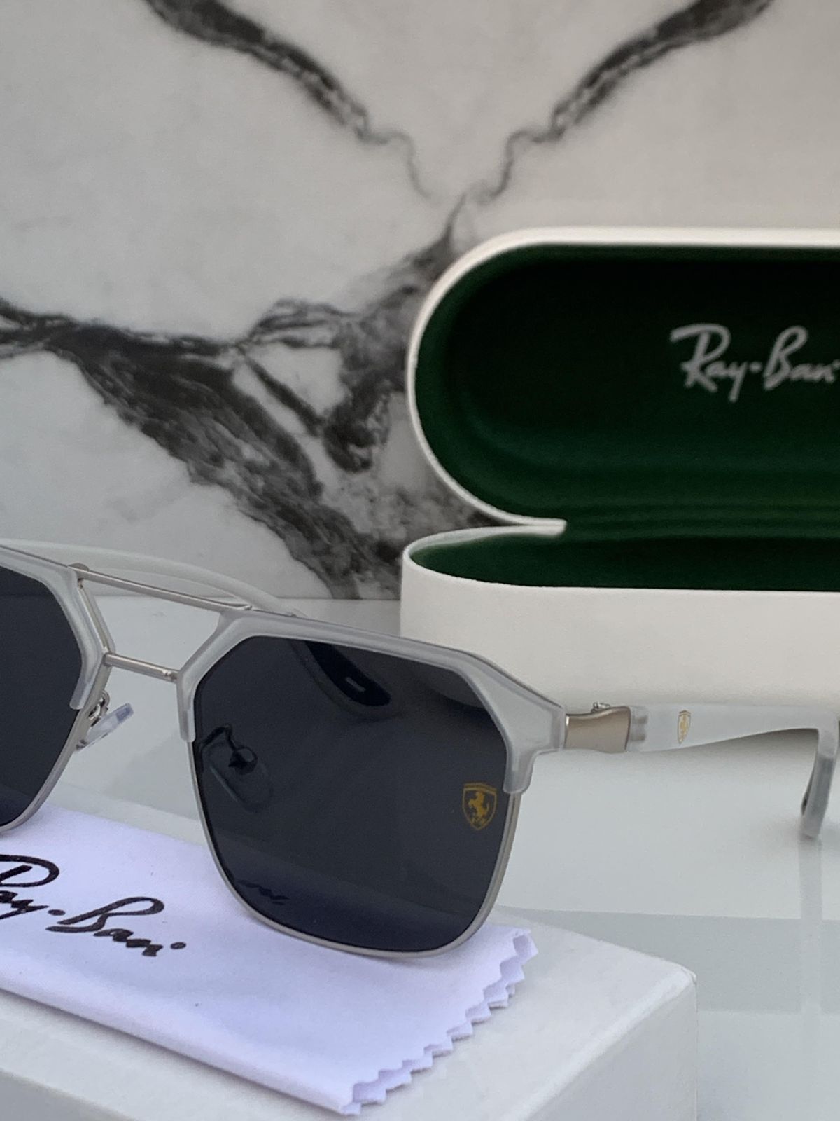 RAYBAN 04